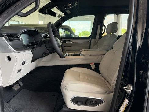 New 2026 Jeep Grand Wagoneer L Limited AWD/4WD image 17