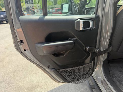 Used 2018 Jeep Wrangler Unlimited Sport AWD/4WD image 13