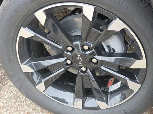 New 2026 Chevrolet Equinox RS w/ LPO, Floor Liner Package FWD image 16