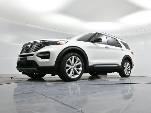 Certified 2022 Ford Explorer Platinum w/ Technology Package image 48