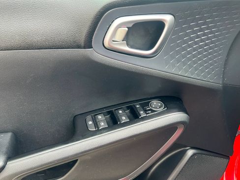 Used 2020 Kia Soul S FWD image 13
