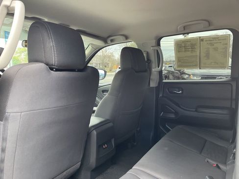 Used 2023 Nissan Frontier SV image 39