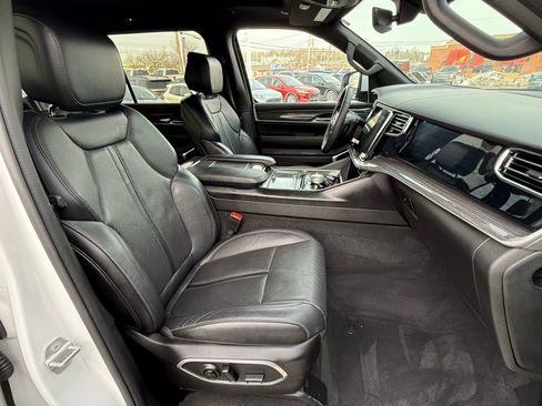 Used 2022 Jeep Wagoneer Series III w/ Premium Group I image 18