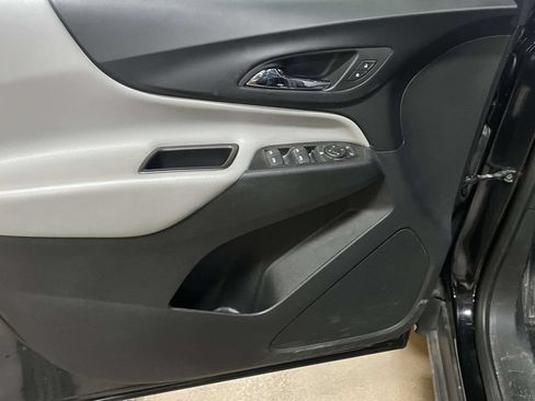 Used 2020 Chevrolet Equinox LS AWD/4WD image 12
