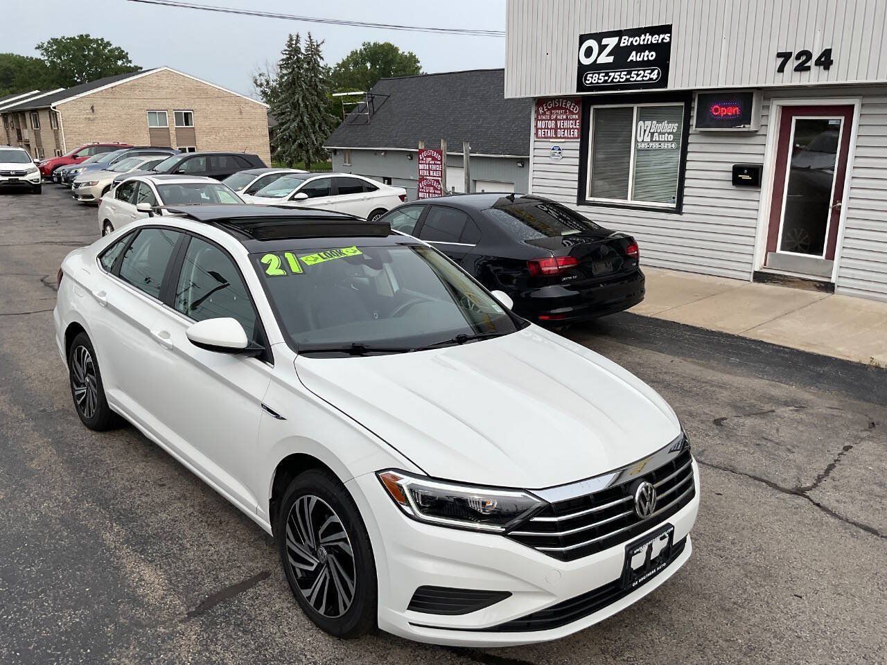 Used 2021 Volkswagen Jetta SEL FWD image 2