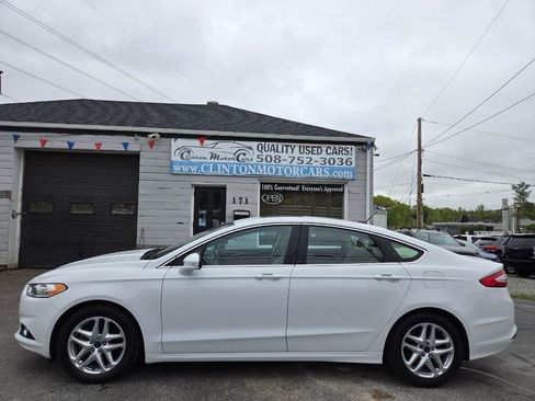 Used 2013 Ford Fusion SE FWD image 2