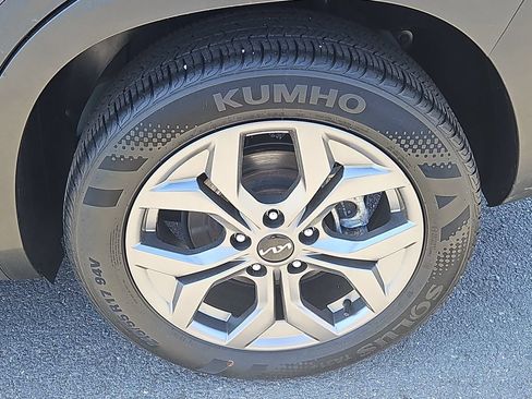 Certified 2025 Kia Seltos LX AWD/4WD image 8