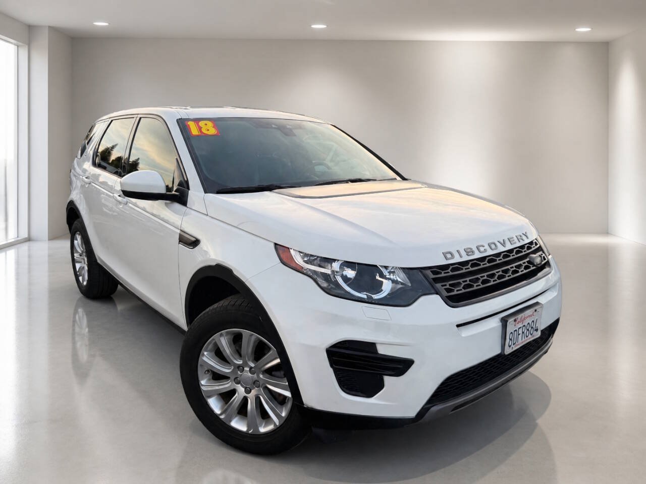 Used 2018 Land Rover Discovery Sport SE AWD/4WD image 1