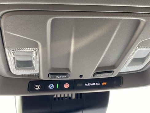 Used 2024 Chevrolet Silverado 2500 LT image 40