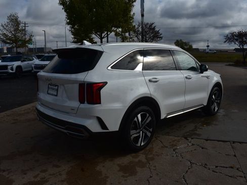 Used 2024 Kia Sorento EX image 5