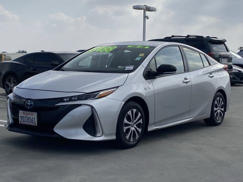 Used 2022 Toyota Prius Prime XLE FWD image 6