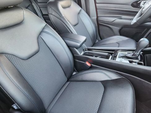 Used 2026 Jeep Compass Latitude image 13