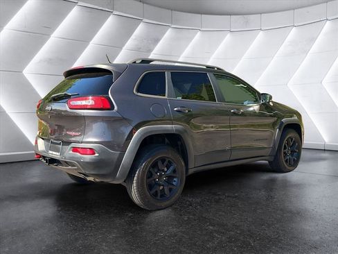 Used 2016 Jeep Cherokee Trailhawk w/ Comfort/Convenience Group AWD/4WD image 5