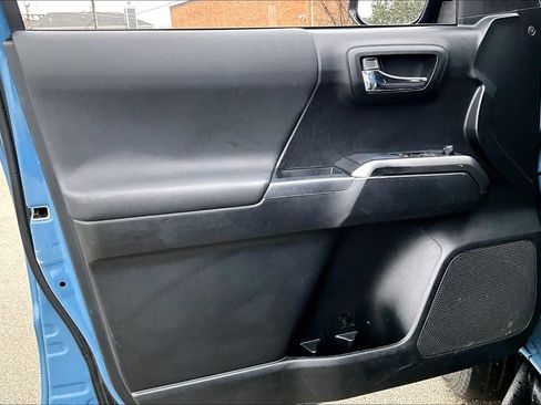 Used 2019 Toyota Tacoma TRD Off-Road image 14