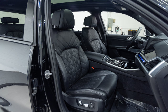 Used 2024 BMW X5 M60i AWD/4WD image 25