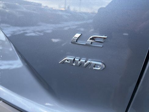 Used 2024 Toyota Corolla Cross LE image 8