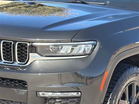 Used 2022 Jeep Grand Cherokee L Limited image 4