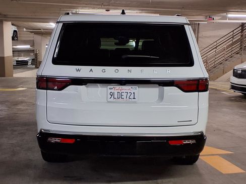 Used 2024 Jeep Wagoneer Series II w/ Flexible Seating Group image 5