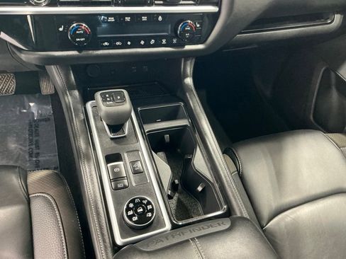Used 2024 Nissan Pathfinder SL AWD/4WD image 14