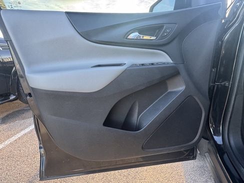 Used 2022 Chevrolet Equinox LS w/ LS Convenience Package image 18