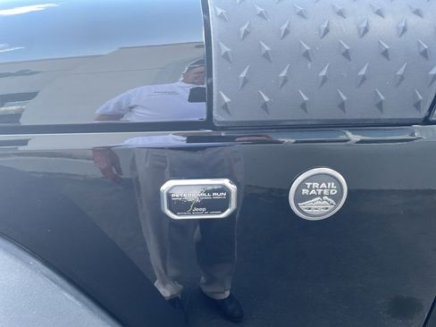 Used 2017 Jeep Wrangler Sport AWD/4WD image 7