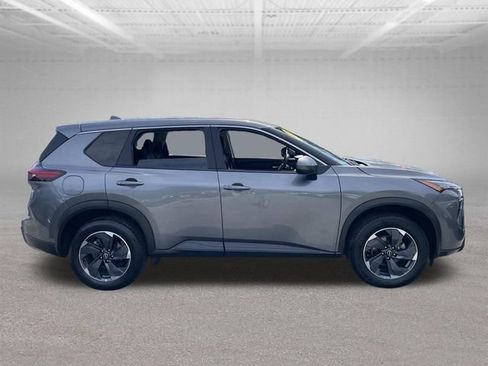 Used 2024 Nissan Rogue SV FWD image 5