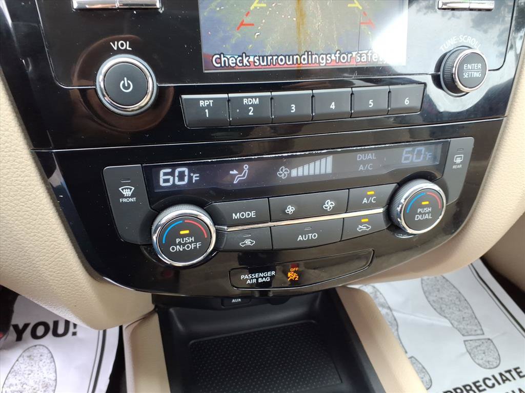 Used 2016 Nissan Rogue SV FWD image 11