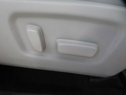 Used 2014 Toyota Highlander Limited image 31