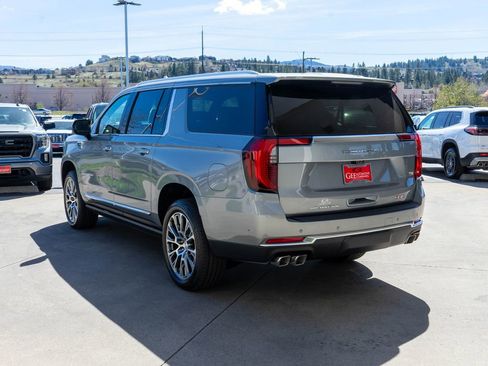 New 2026 GMC Yukon XL Denali w/ Denali Reserve Package AWD/4WD image 5