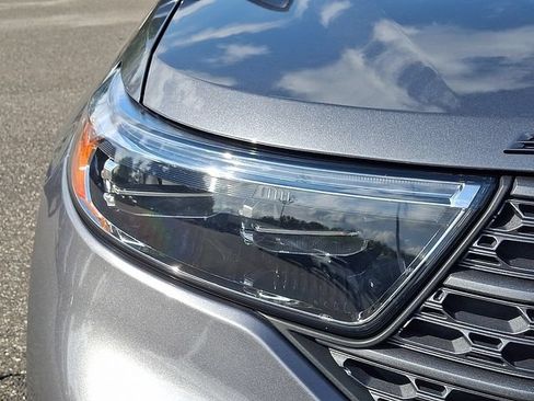 Used 2022 Ford Explorer XLT w/ Equipment Group 202A AWD/4WD image 9