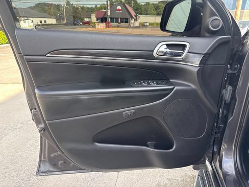 Used 2019 Jeep Grand Cherokee Limited AWD/4WD image 24