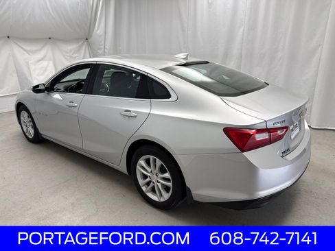 Used 2018 Chevrolet Malibu LT FWD image 4