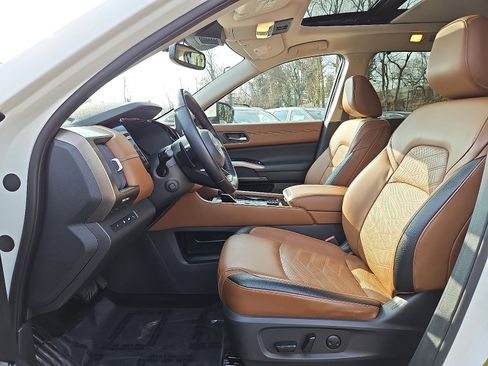 Certified 2022 Nissan Pathfinder Platinum w/ Cargo Package image 13