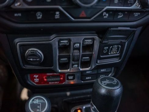 Used 2018 Jeep Wrangler Unlimited Rubicon w/ Dual Top Group AWD/4WD image 23