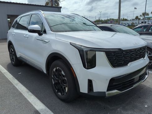 Certified 2025 Kia Sorento S image 1