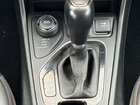 Used 2023 Jeep Cherokee Altitude Lux image 14