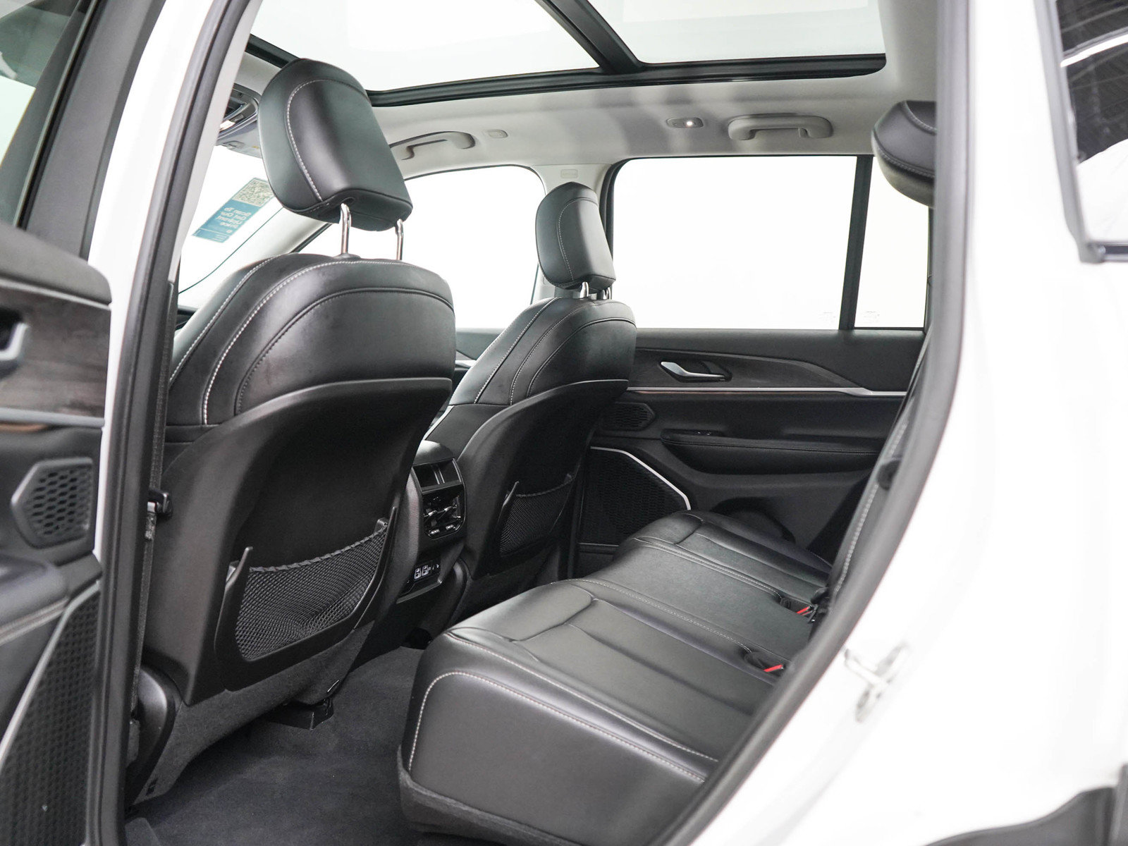 Used 2023 Jeep Grand Cherokee 4WD 4xe image 18