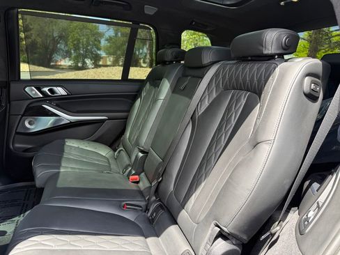 Used 2025 BMW X7 M60i AWD/4WD image 19