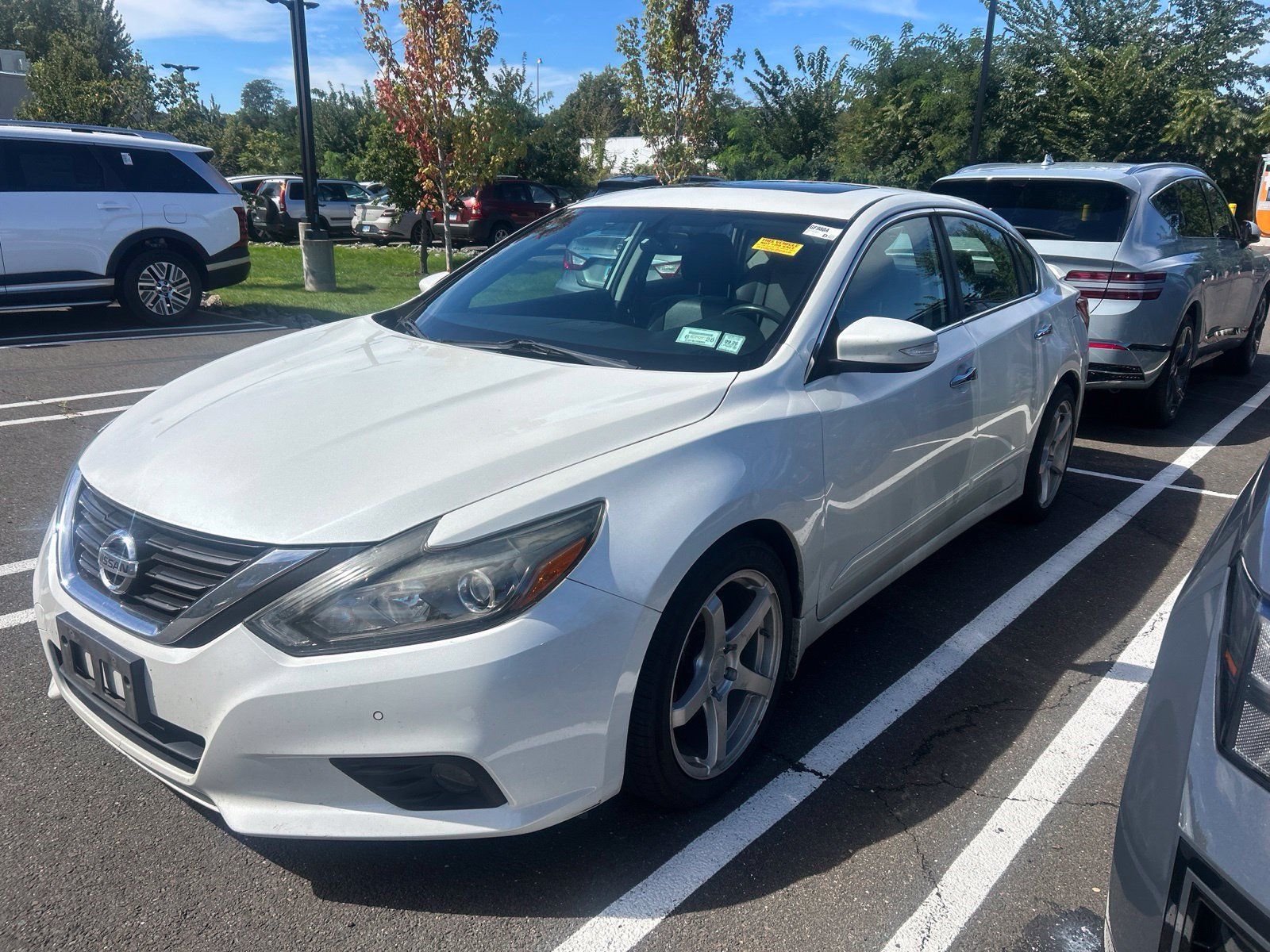 Used 2017 Nissan Altima 3.5 SL w/ 3.5SL Technology Package FWD image 3