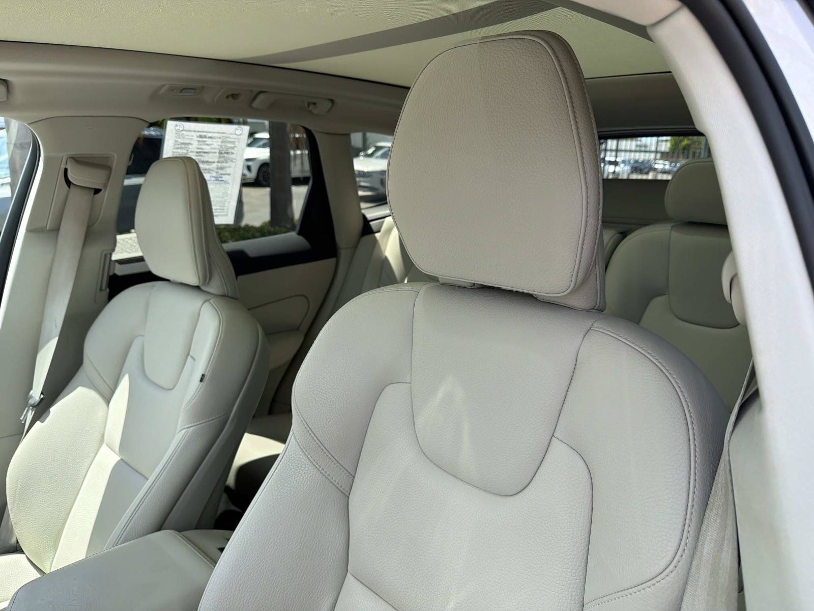 Certified 2023 Volvo XC60 B5 Plus w/ Climate Package AWD/4WD image 19