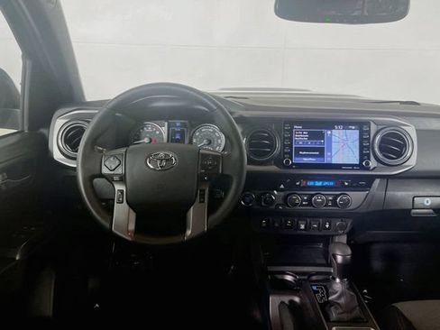 Used 2020 Toyota Tacoma TRD Sport w/ Technology Package AWD/4WD image 18
