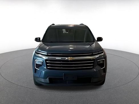 Used 2025 Chevrolet Traverse LT FWD image 16