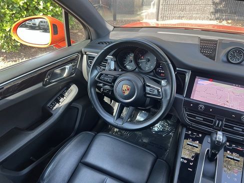 Used 2022 Porsche Macan image 35