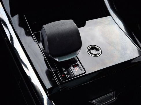 Used 2025 Land Rover Range Rover Sport Dynamic SE image 15