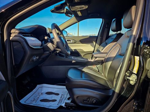 Certified 2024 Jeep Compass Latitude image 11