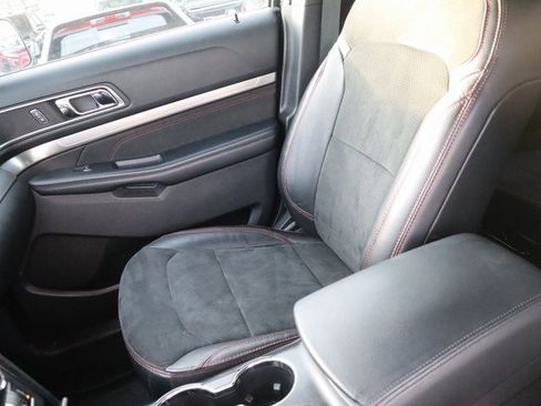 Used 2019 Ford Explorer XLT w/ Equipment Group 202A image 23