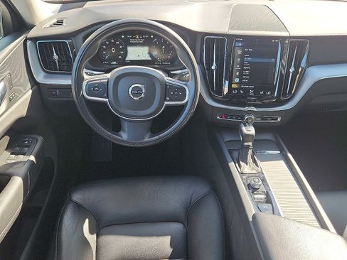Used 2020 Volvo XC60 T5 Momentum w/ Protection Package Premier AWD/4WD image 11