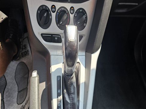 Used 2014 Ford Focus SE w/ Equipment Group 201A FWD image 26
