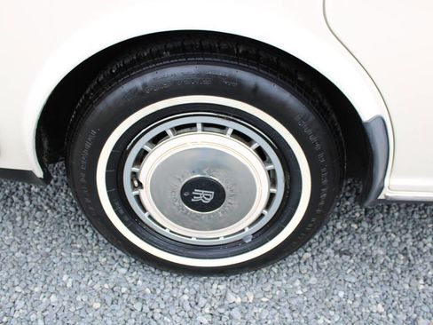 Used 1991 Rolls-Royce Silver Spur II image 44