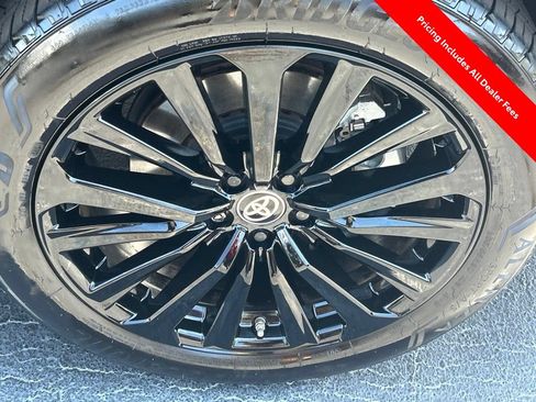 Used 2024 Toyota Highlander XSE FWD image 28